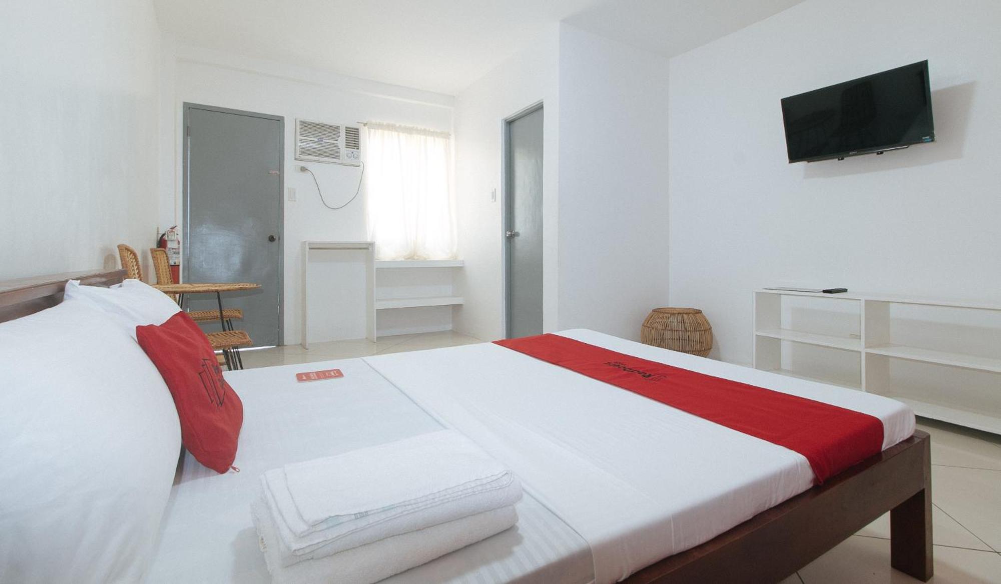 Reddoorz At Fat J Apartelle Mactan セブ市 エクステリア 写真