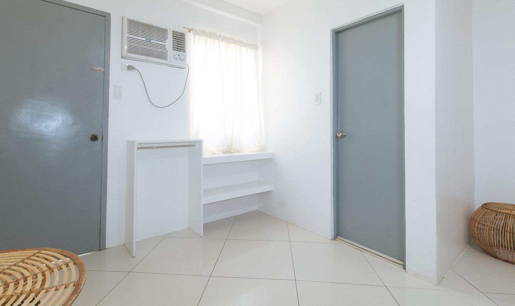 Reddoorz At Fat J Apartelle Mactan セブ市 エクステリア 写真