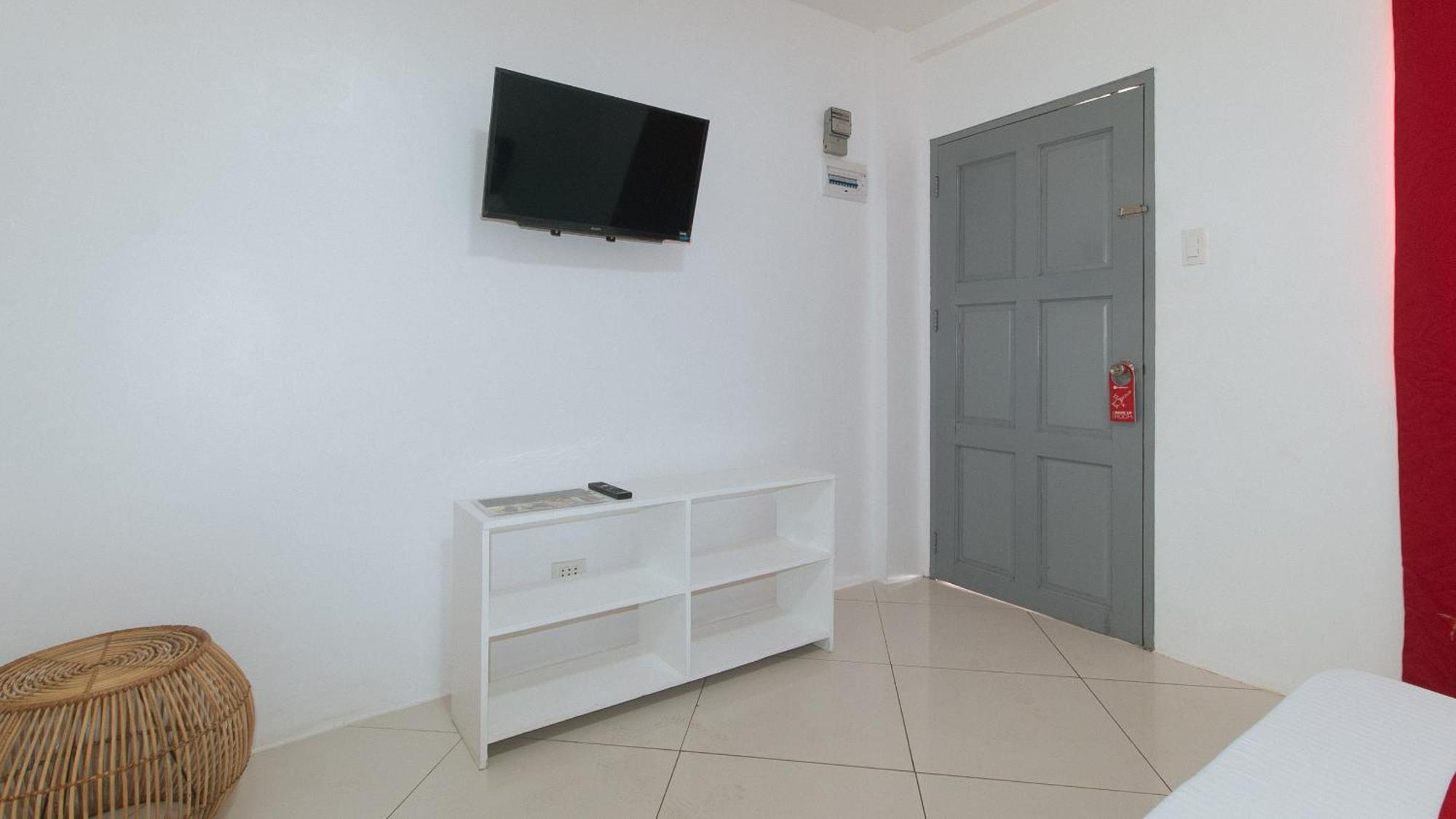 Reddoorz At Fat J Apartelle Mactan セブ市 エクステリア 写真