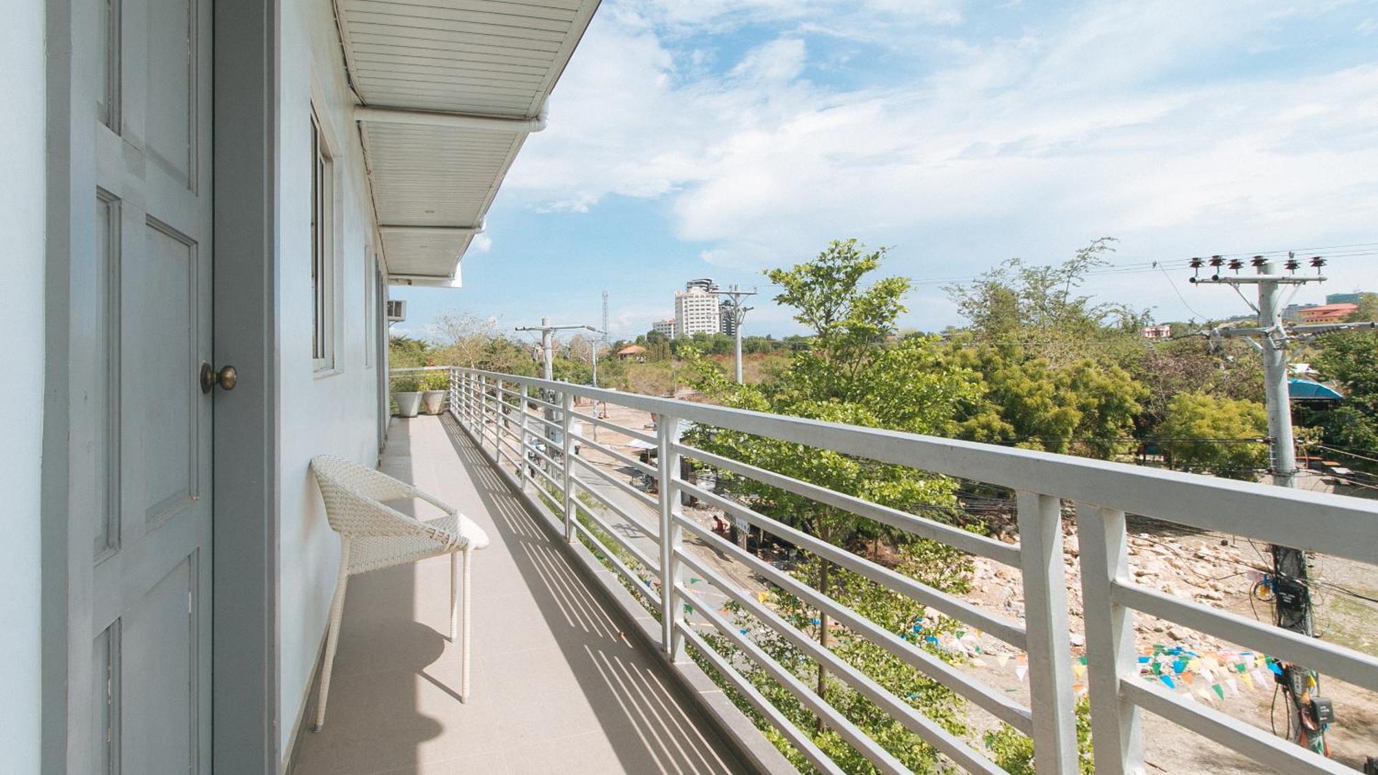 Reddoorz At Fat J Apartelle Mactan セブ市 エクステリア 写真