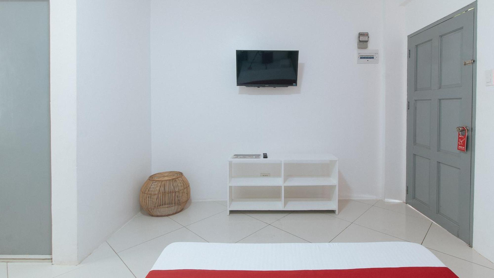 Reddoorz At Fat J Apartelle Mactan セブ市 エクステリア 写真
