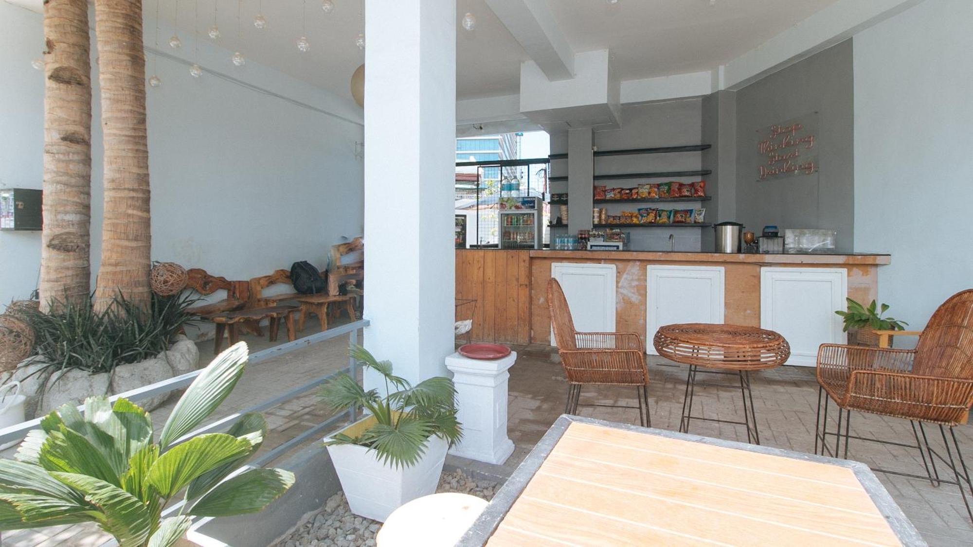 Reddoorz At Fat J Apartelle Mactan セブ市 エクステリア 写真