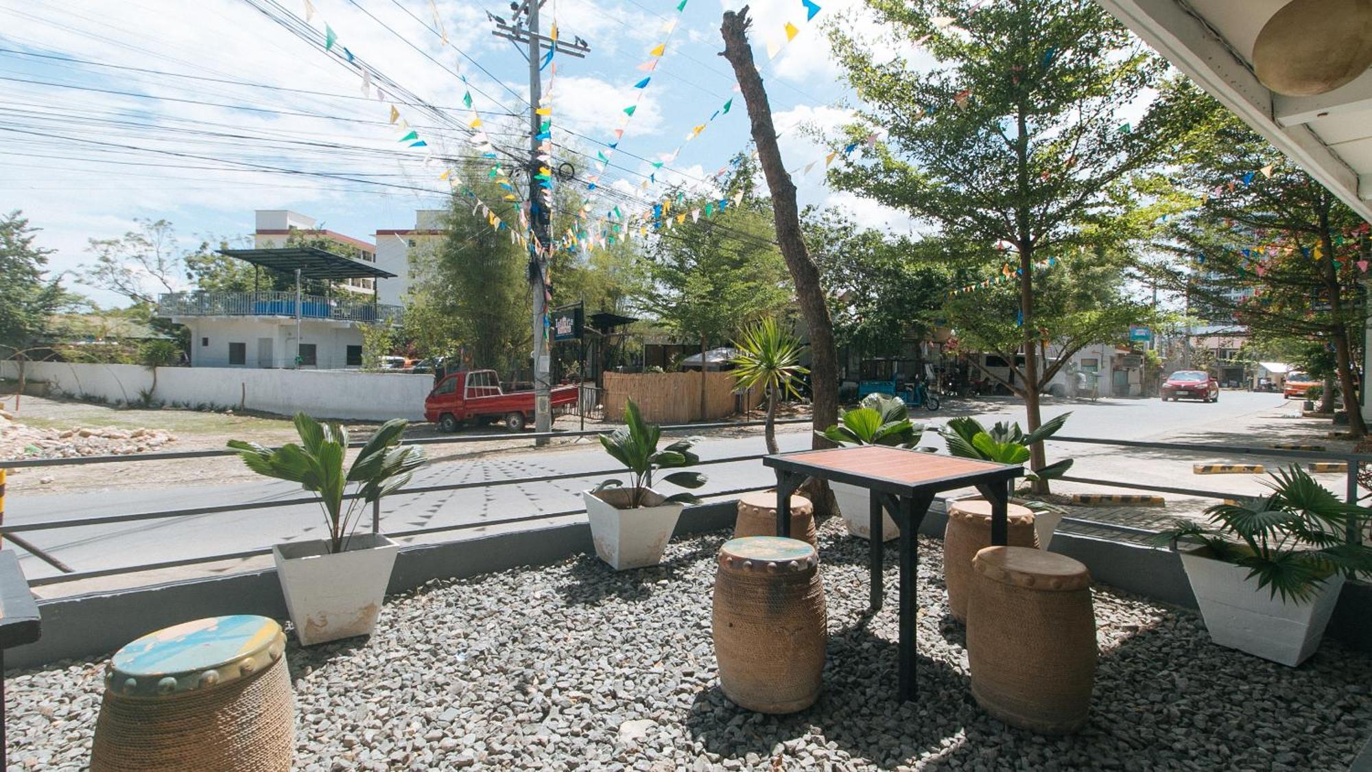 Reddoorz At Fat J Apartelle Mactan セブ市 エクステリア 写真