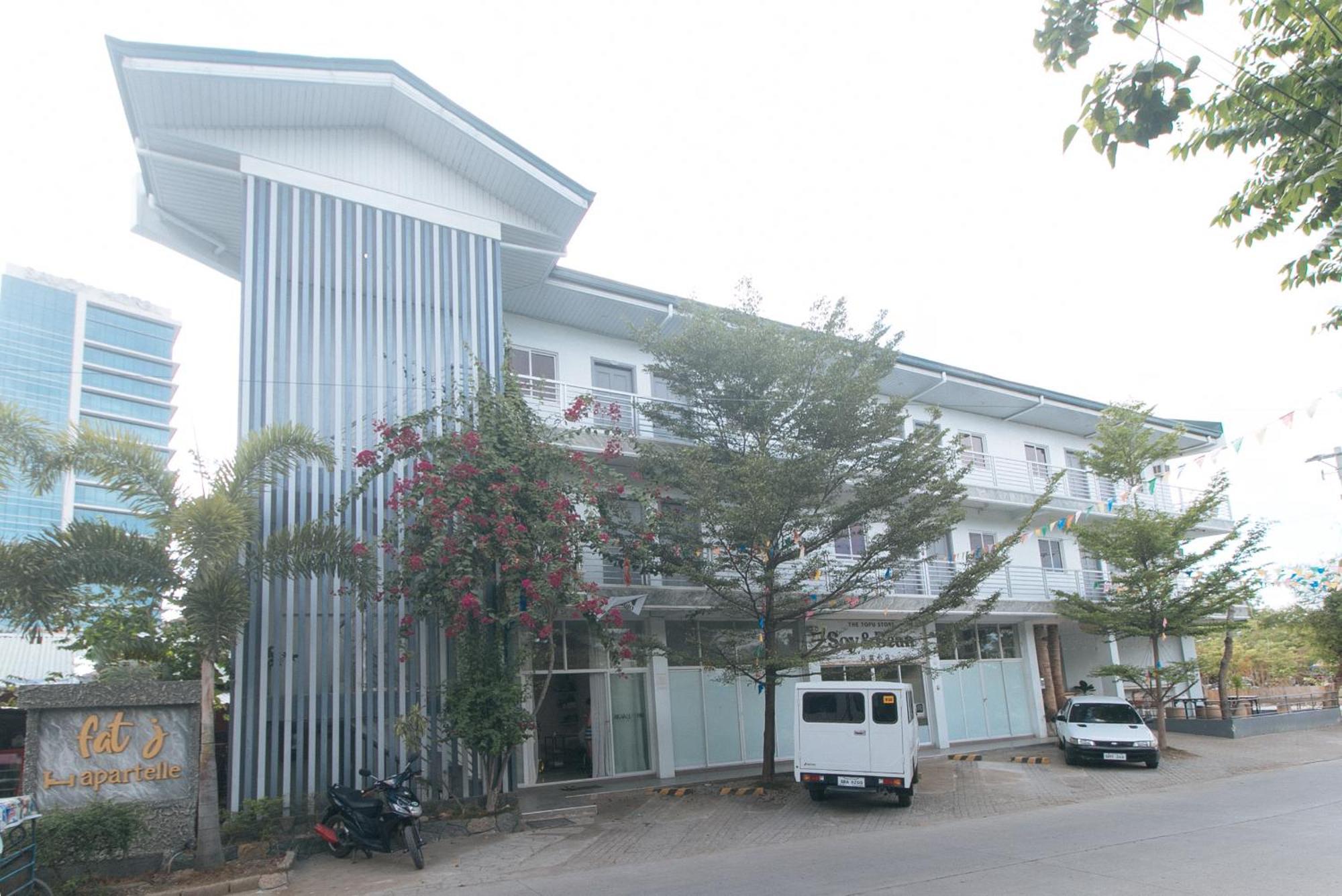 Reddoorz At Fat J Apartelle Mactan セブ市 エクステリア 写真
